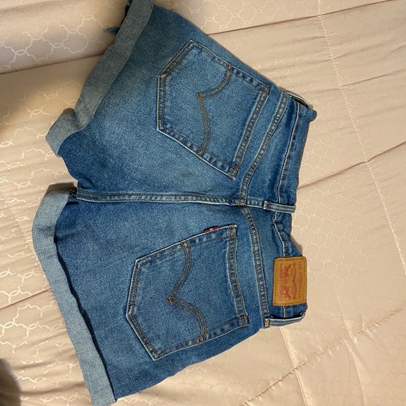 Levi’s shorts - Picture 2 of 8